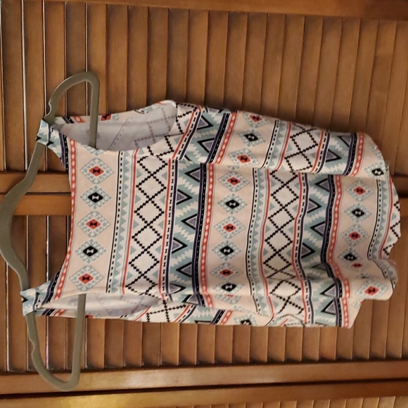 Is cute flowie highlow tink top - Picture 3 of 3